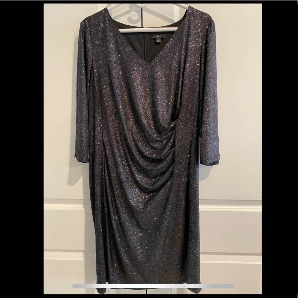 🖤 Beautiful black and silver wrap dress 🖤